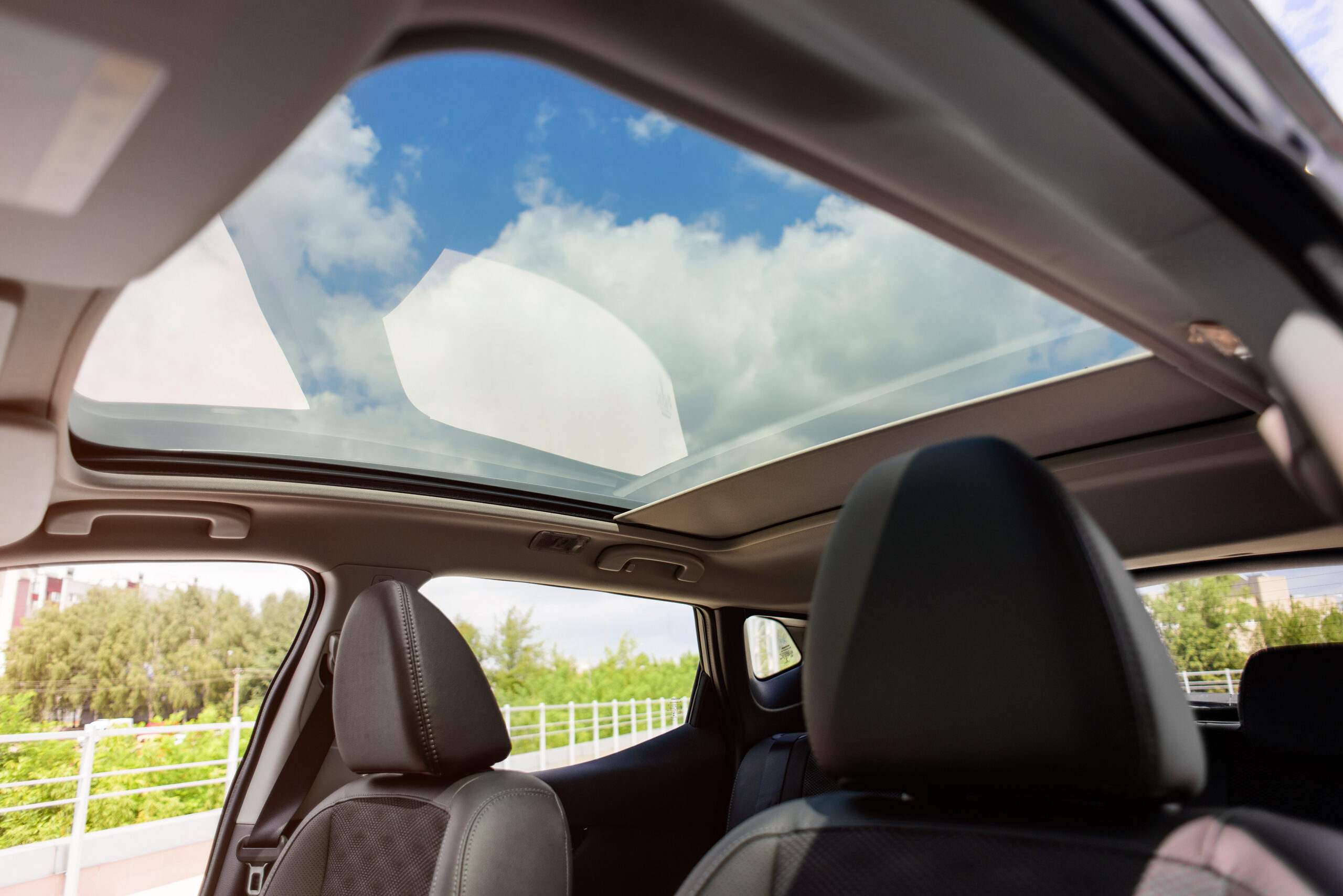 Roof Glass Solutions for Everett Vehicles