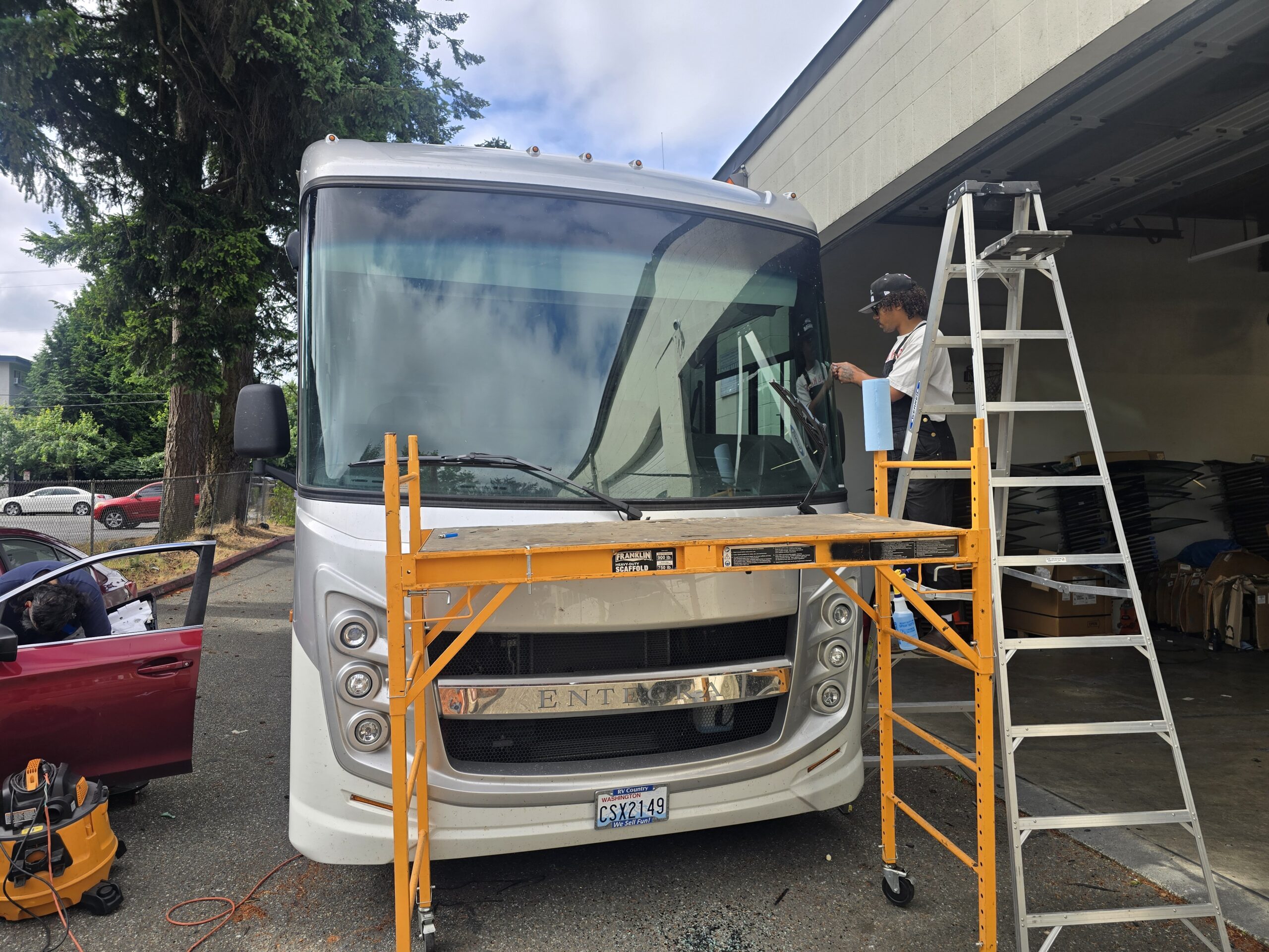 RV Windshield Glass Installation & Repair