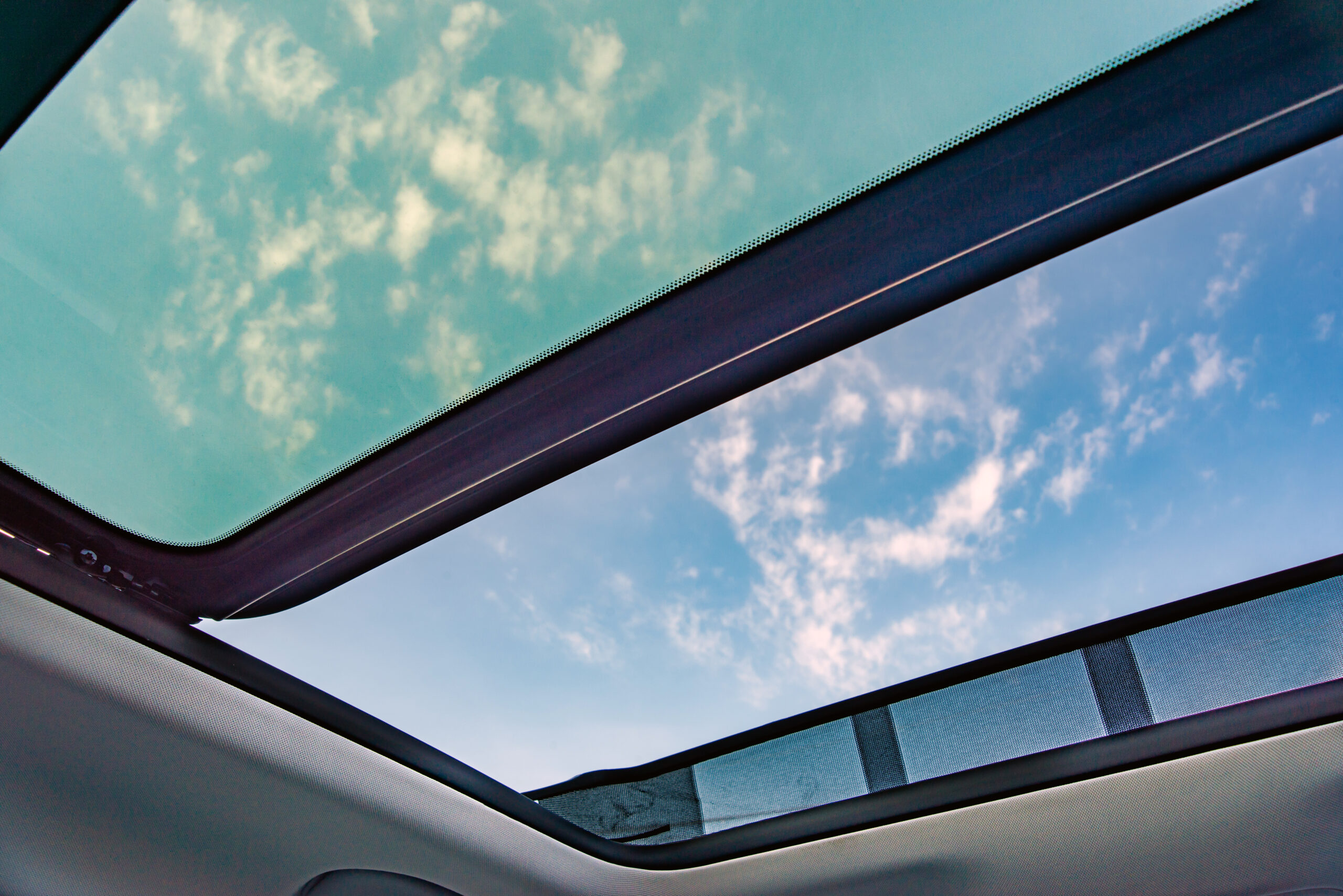 What Triggers a Need for Auto Roof Glass Installation & Repair in Seattle