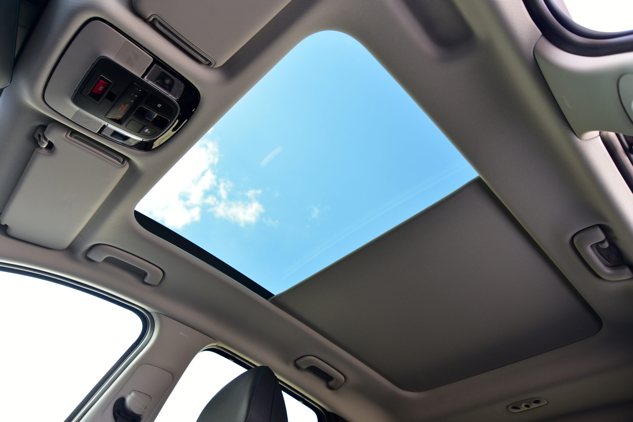 What Triggers a Need for Auto Roof Glass Replacement in Sammamish